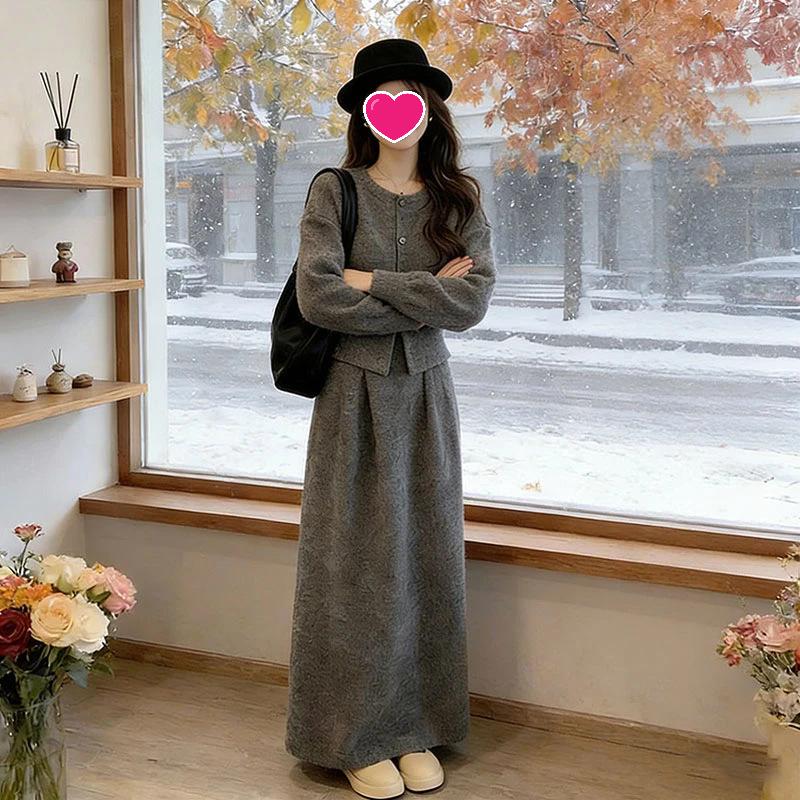 

Elegant Gray Slimming Top and Skirt for Women - Enhances Style and Covers Belly, Perfect for Spring and Autumn. M [95-105 lbs]