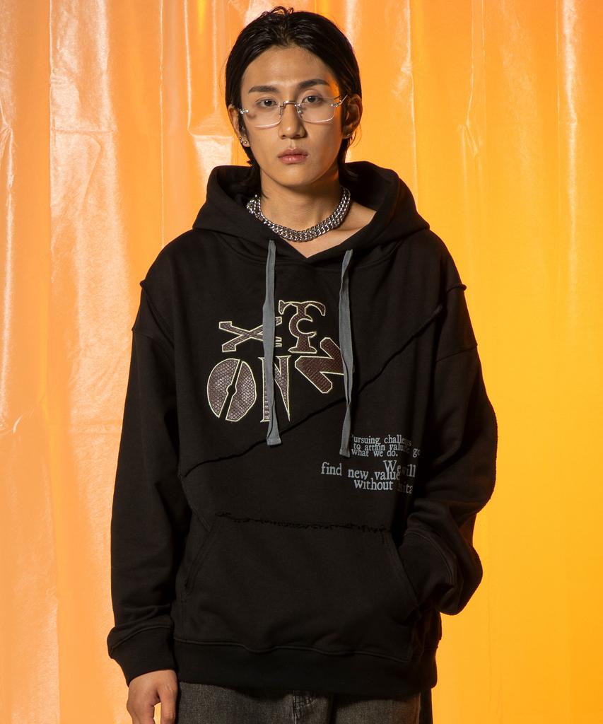 Xtt106 Leather Applique Cotton Hoodie (Black)