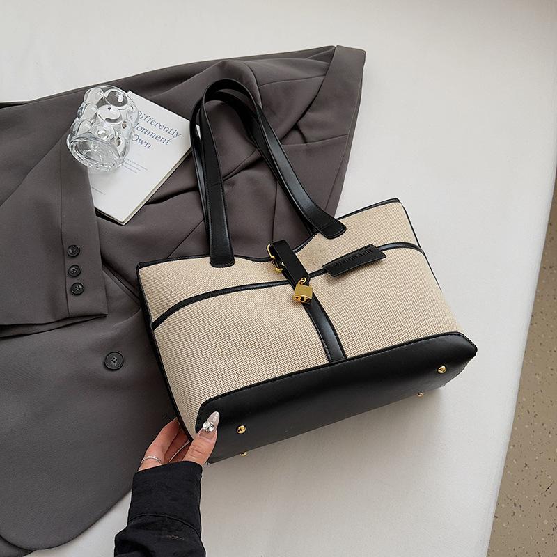 

Simple color-blocking canvas stitchingPUTote bag with decorative clasp, versatile for daily commuting, underarm bag M чёрный