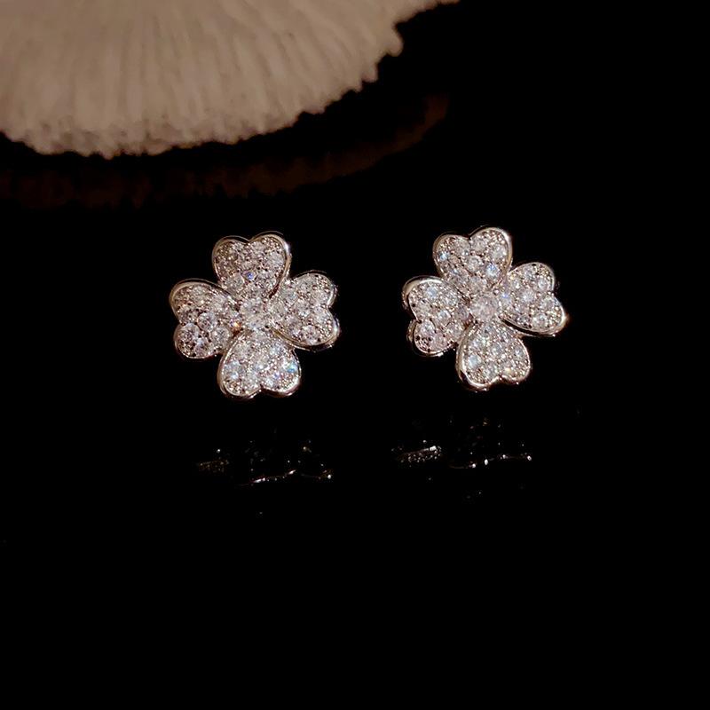 Diamond-encrusted Clover Flower U-shaped Ear Buckle Fashionable Simple and Elegant Temperament Earrings Light Luxury High-end Gentle Earrings