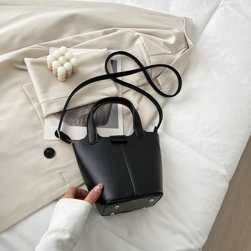 New retro 2025 new Korean version soft texture shoulder portable bucket bag solid color portable casual messenger bag