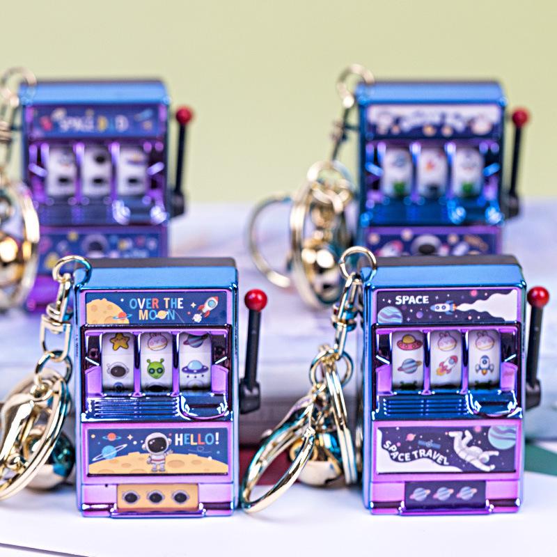 Mini Slot Machine Toy Keychain: Spinning Prize & Fruit Machine Accessories, Charms for Bags & Gifts
