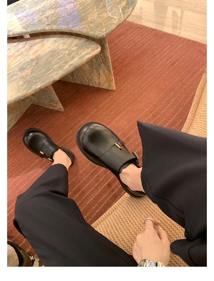 Spotten Sie Traubenfrauen mit denselben Loafers, Doppelschnalle mit einem Pedal, hässlich und süß, vielseitige Retro-britische Big-Head-Lederschuhe für Damen