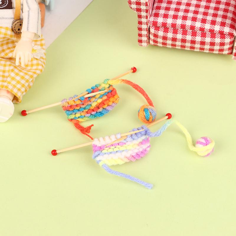 1:12 Puppenhaus Miniatur Pullover Strickwolle Strickwerkzeug Mini Simulation Stricknadel Pullover Puppe Strickszene Geschenke