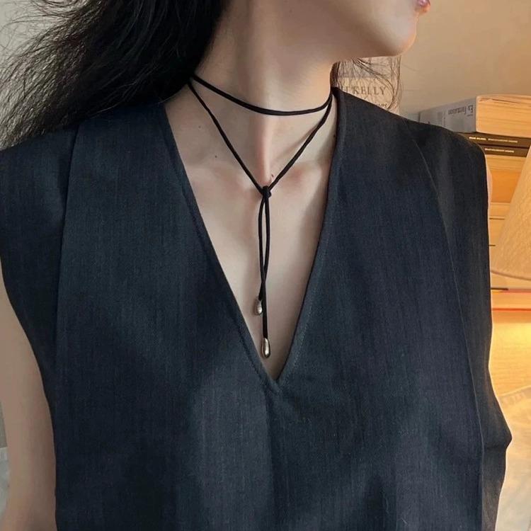 Adjustable Japanese-Style Choker: Versatile Collarbone Chain with Simple Design