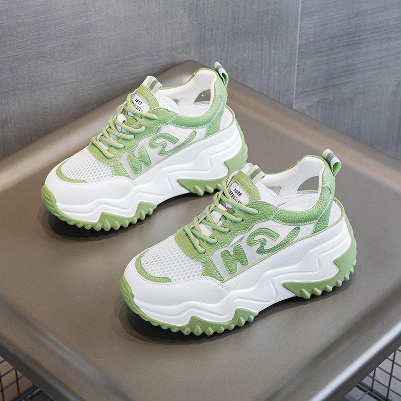 Modische und atmungsaktive neue dicke Sohle höhenverstellende kleine weiße Schuhe Low-Top lässige Damen-Sandalen Schnürung Sportschuhe Netzgewebe