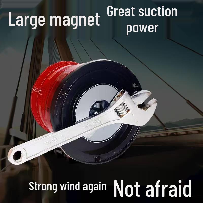 Solar-Powered Magnetic Warning Light for Construction Vehicles