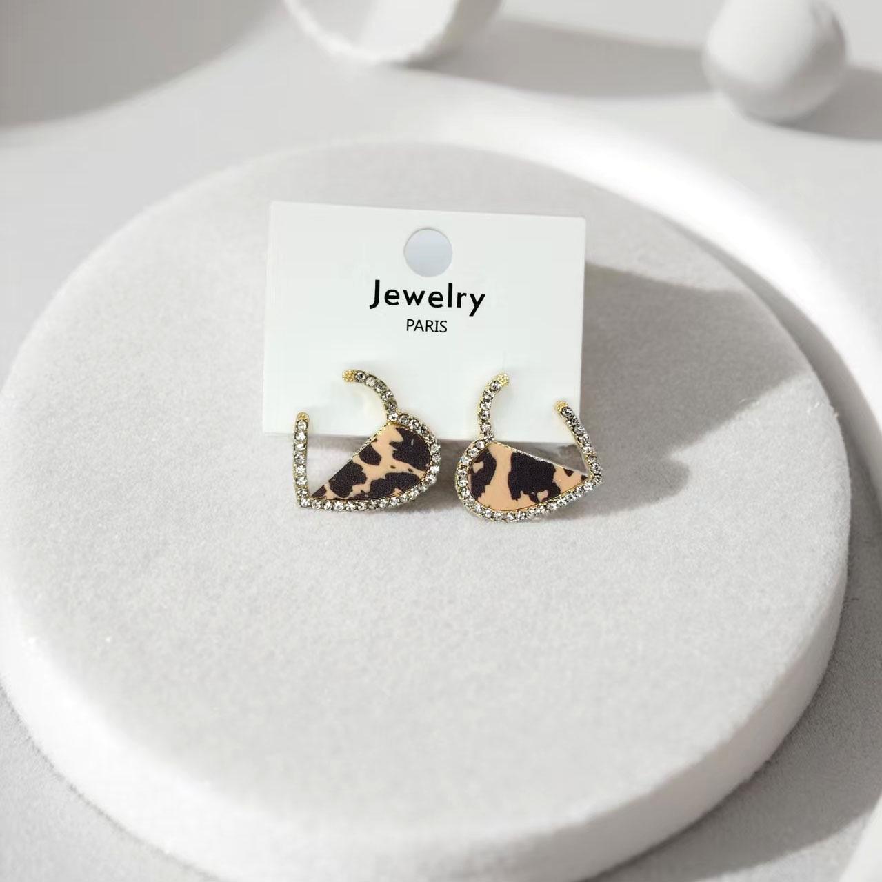 Leopard Print Heart Rhinestone Earrings for Women - Chic, Sweet & Bold Style, Designer Niche Accessory