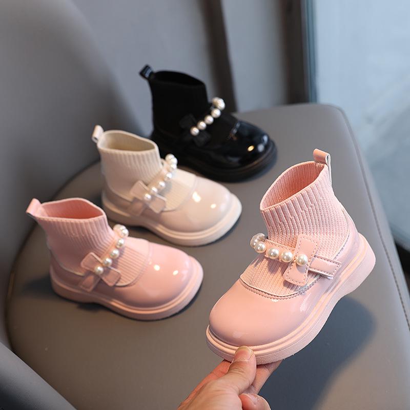 Girls' Winter Fashion Round Toe Patent Leather Shoes with Velvet Lining