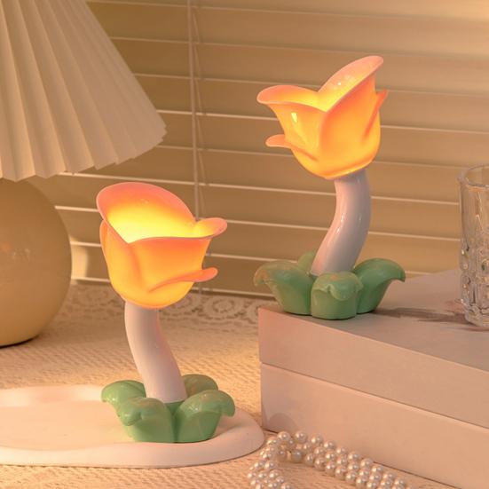 Tulip LED Night Light Creative Floral Bedside Lamp Warm Yellow Glow Bedroom Lamp Battery-Powered Table Lamp