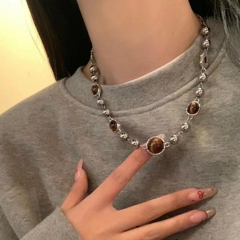Vintage Maillard Y2K Pendant Necklaces for Women Punk Tiger Eye Stone Round Beads Tassel Necklace Clavicle Choker Jewelry Gifts