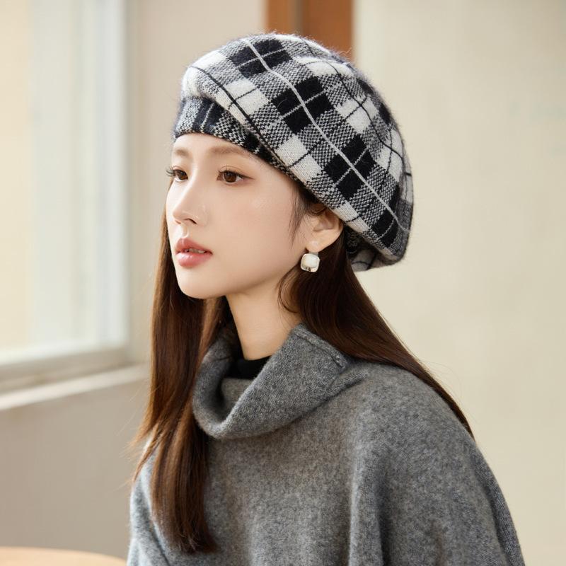 Autumn and Winter Women's Sweet Plaid Beret Casual Cold and Warm Painter Hat Women's Winter Knitted Wool Hat Outdoor Travel Windproof Hat
