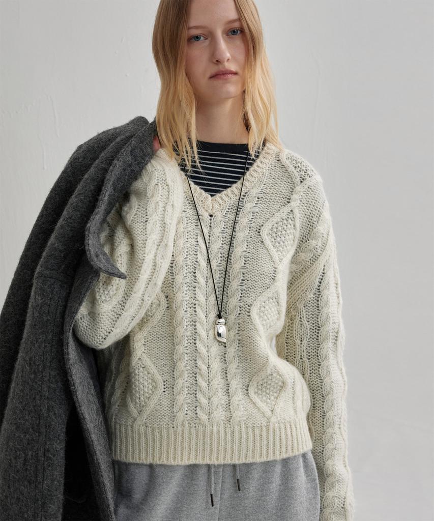 MOAT Ordinary Cable Knit (Cream Ivory)