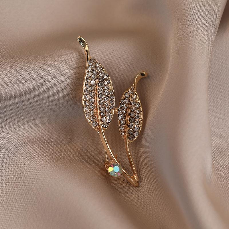 Elegant Leaf Brooch High-end Women's Versatile Diamond-encrusted Brooch High-end and Light Luxury Brooch Accessory