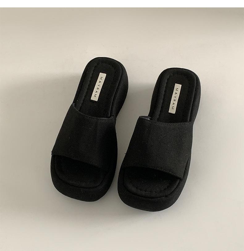 

Internet celebrity high sense thick-soled slippers female summer wear Internet celebrity cool slippers 39 чорний