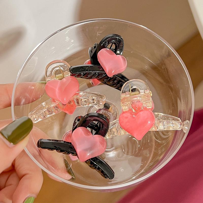 Mini Acrylic Heart Hair Claw Clips For Women Bangs Hair Clip Girl Sweet Small Grab Barrette Hairpin Headwear Hair Accessories