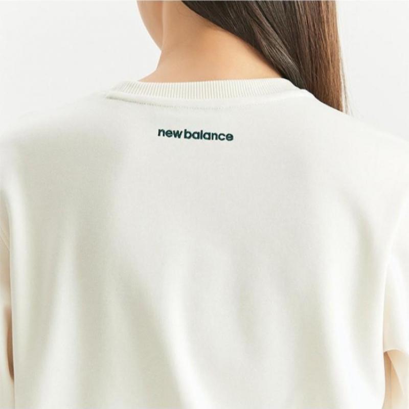 New Balance Essentials Small Logo Sweatshirt Nbncd31013 39