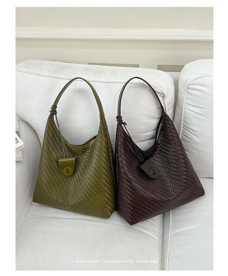 Women's 2026 Summer Large-Capacity Woven Bucket Bag - Trendy Crossbody Tote with Single-Shoulder Option for Mother and Child.