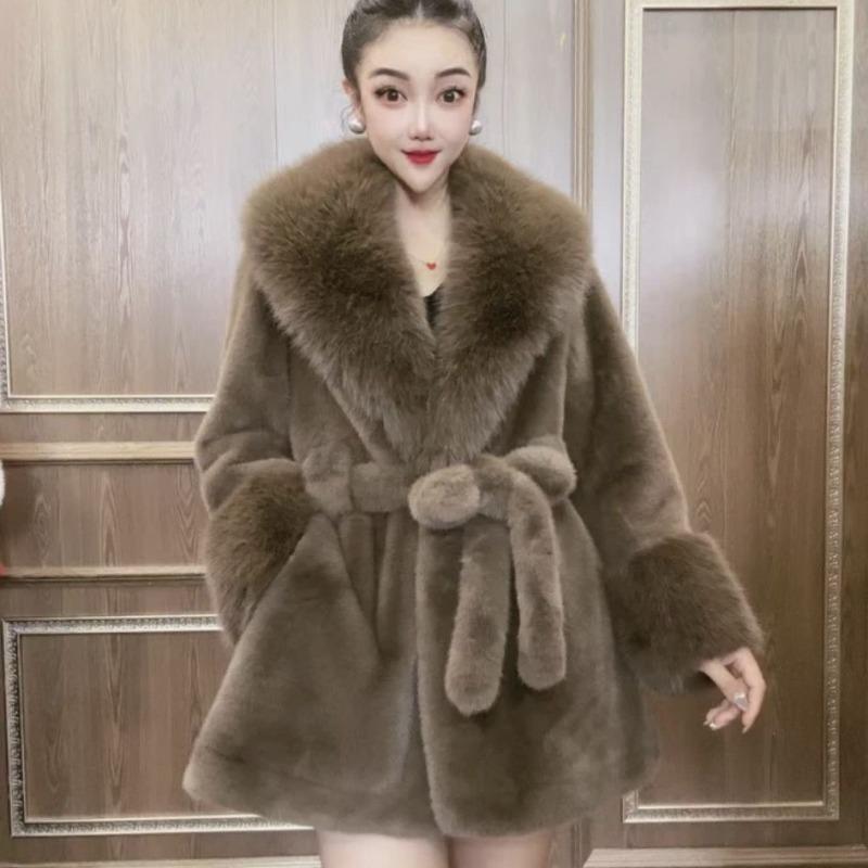 Autumn and Winter New Big Fur Collar Waist Fur Fur Jacket Thickened Warm Fashion Light Luxury and Thin