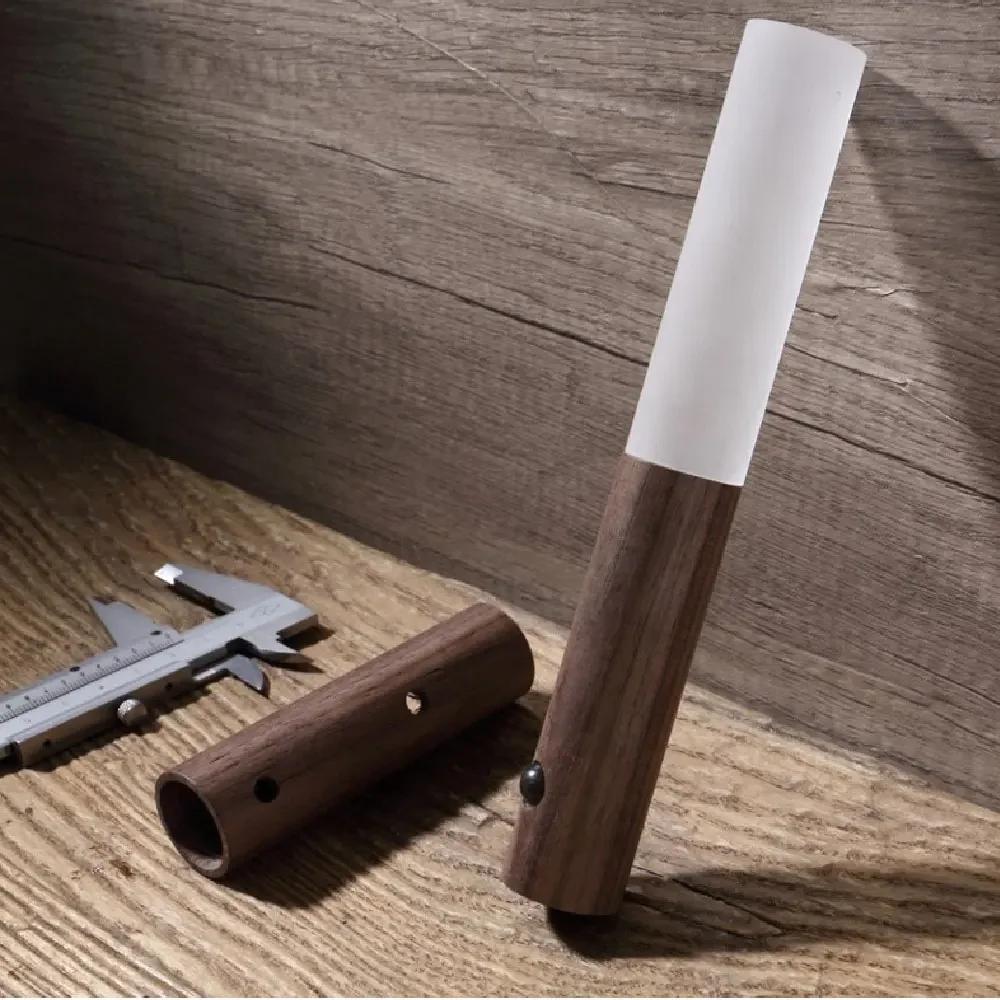 LED Holz Magnetischer Bewegungssensor Nachtlicht, USB Wiederaufladbare Atmosphärenlampe für Treppenhaus Flur Schlafzimmer Schrank