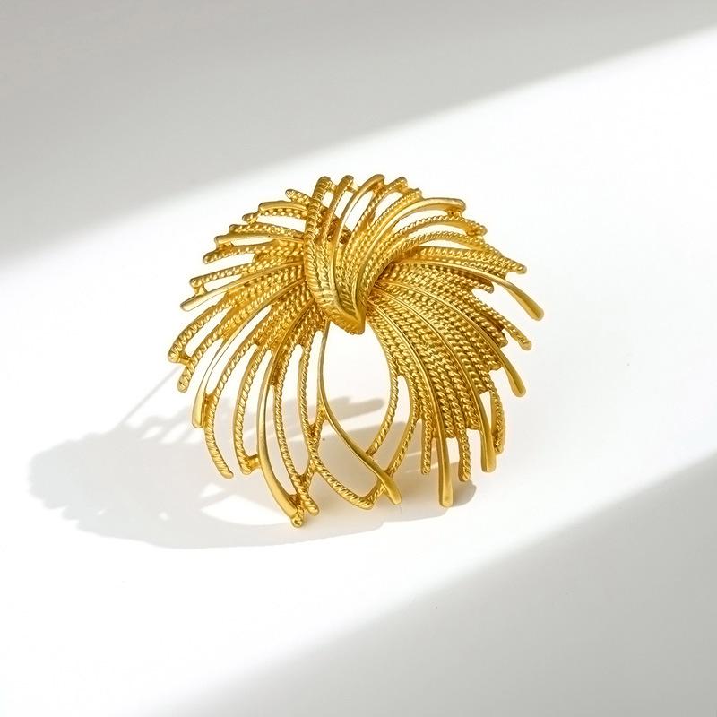 Dili Xue 2024 Vintage Monet Twisted Braid Brooch - Classic Corsage Retro Collectible