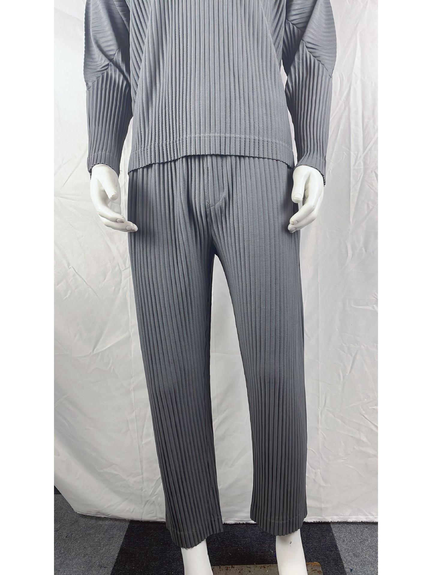 

Мужские плиссированные зауженные брюки-девятиточки в стиле Мияке на кулиске M 168-173CM 62-70KG