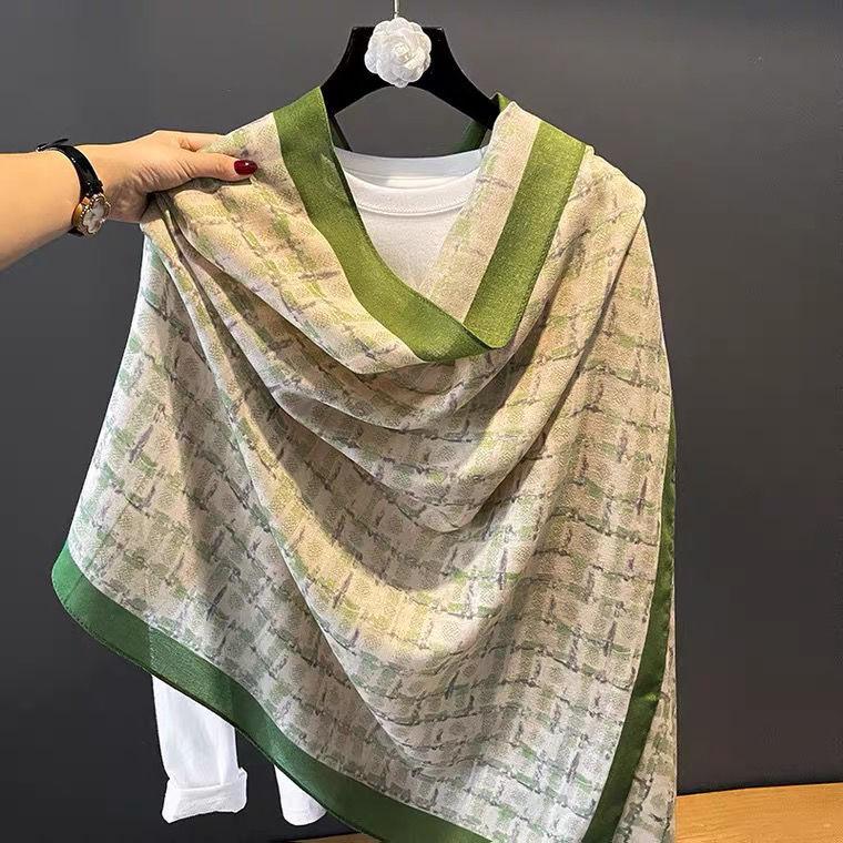 Luxusní značka Podzim a Zima Ženy Nový styl Móda Barva Sladěný Potisk Hedvábný šátek Lady Populární Pokrývka na hlavu Plážový šátek