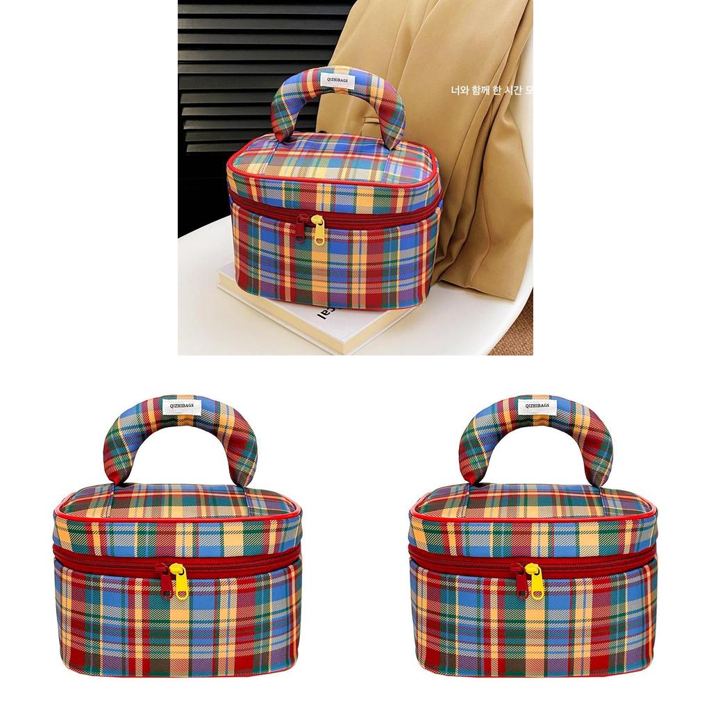 Classic Plaid Wash Bag With Spacious Interior And Dividers For Makeup And Toiletries