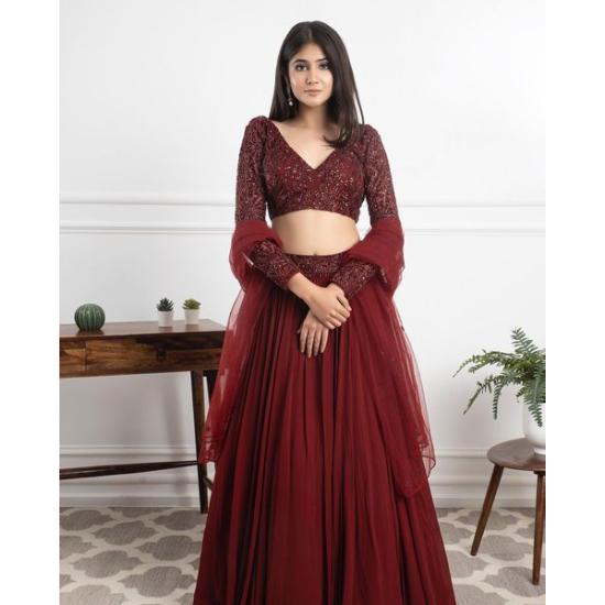 

Новая привлекательная и сильно вышитая лехенга с блузкой и дупаттой. (чоли)(RED)