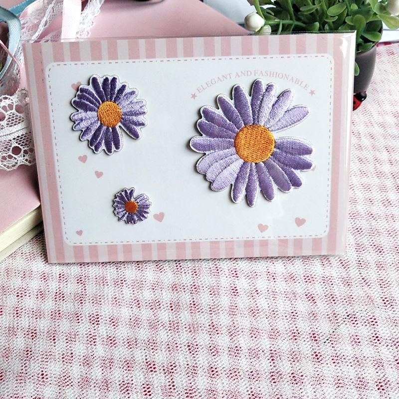 White Daisy Embroidery Hook & Loop Patch - Self-Adhesive Decorative Applique for Clothes and Bags