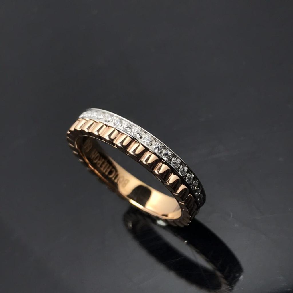 Pierścionek z zębatką w kształcie kostki lodu z diamentami inspirowany szczęściem V Gold dla par - uniseks i stylowy