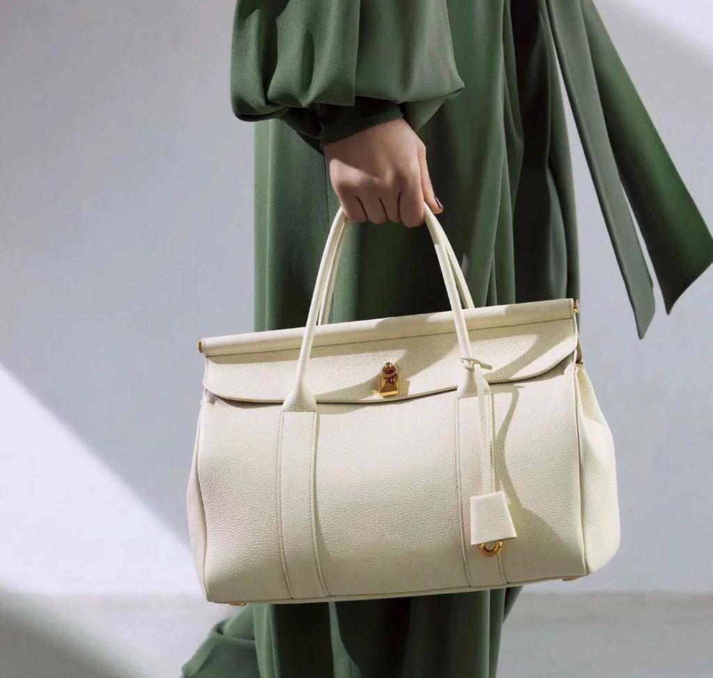 DSGUTWO 2025 Large Capacity Crossbody Travel Tote In High-Grade Grain Leather