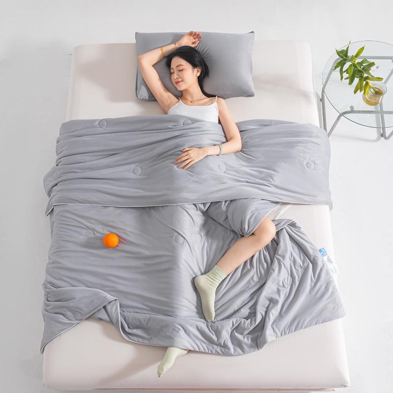 Single Piece of Ice Silk Summer Quilt Frozen Air Conditioning Thin Quilt Student Dormitory Machine Baptism Quilt