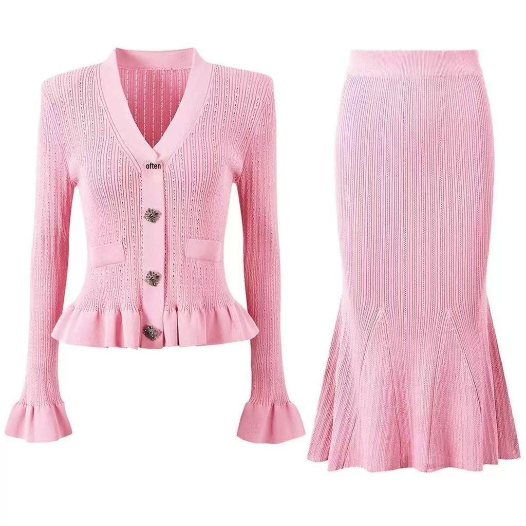 Autumn/Winter 2025 Waist-Cinching Flared Sleeve Knitted Top + Fishtail Coat Set