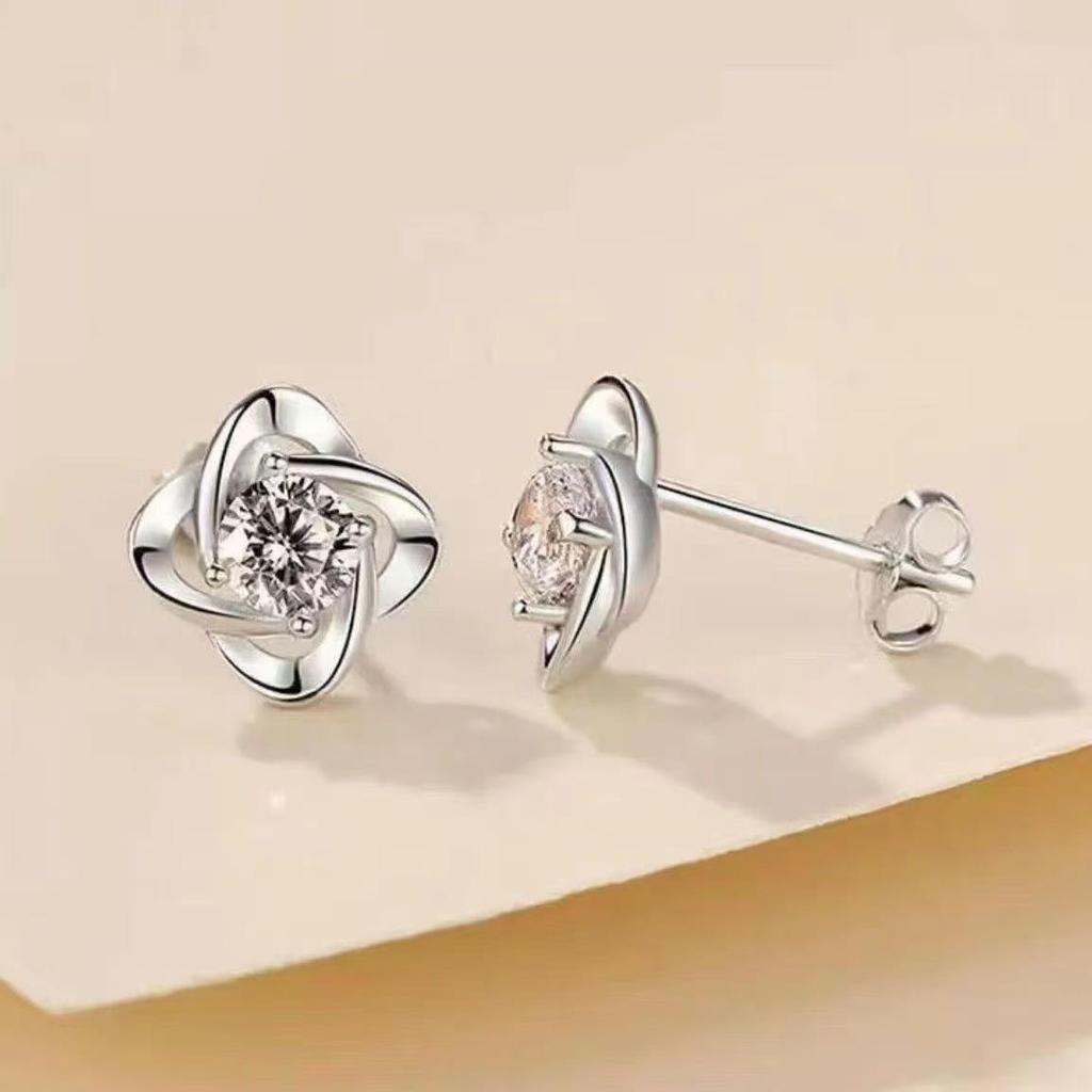 Stylish Four-Leaf Clover Stud Earrings for Women – Simple and Versatile Design