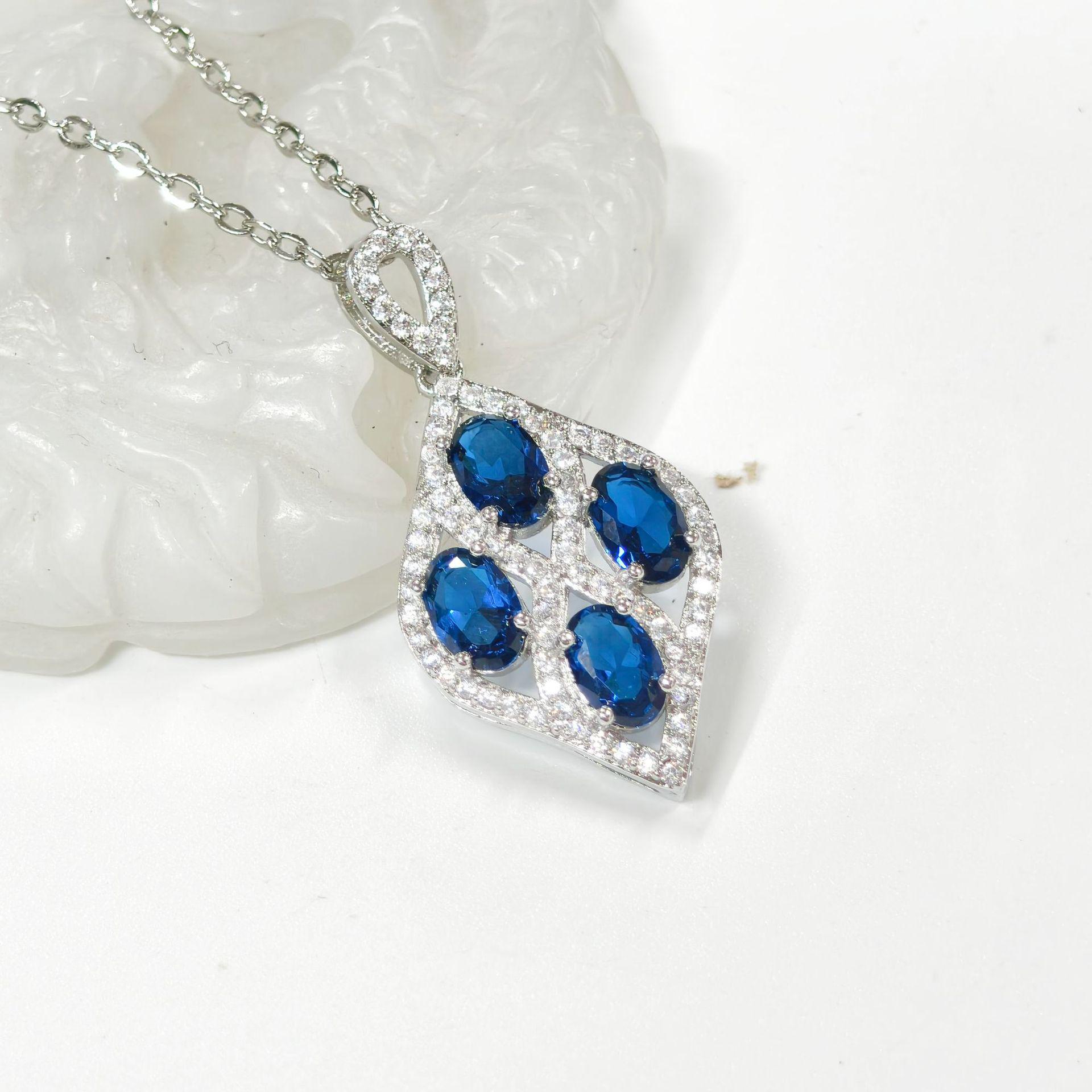 Gesen Luxury Women s Versatile Jewelry Set: Leaf Multi-Diamond Ring, Earring & Pendant