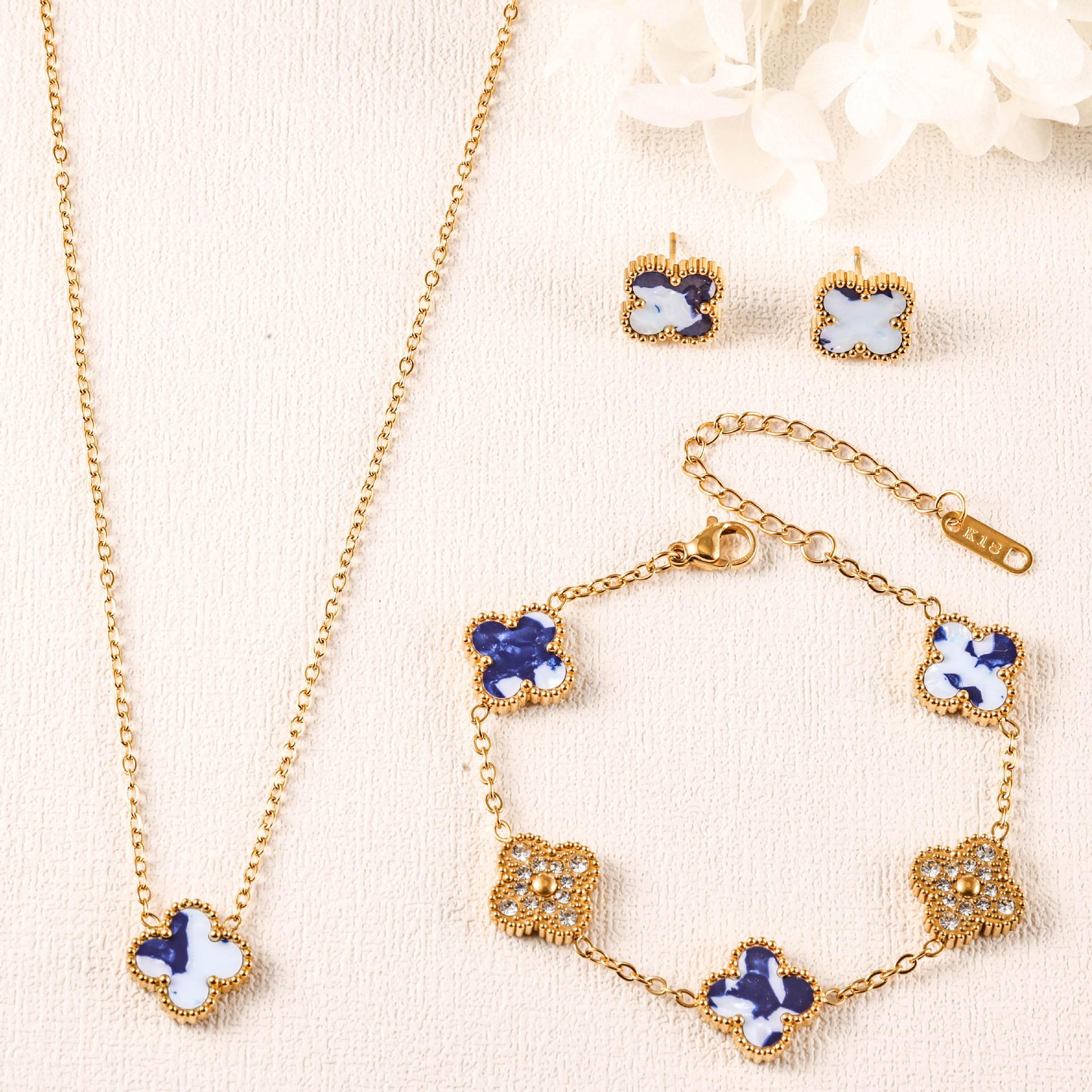 

Набор из 3 шт. Продвинутое ожерелье-браслет с клевером и серьги, позолоченный, не тускнеющий, с цирконами, модная бижутерия necklace+bracelet+earring