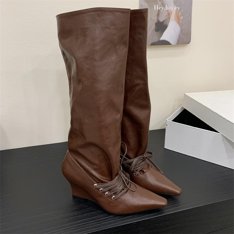 

Rich and rich, niche design, retro style, pointed head straps, fashionable versatile high boots, fashionable atmosphere, stacking boots 39 коричневый