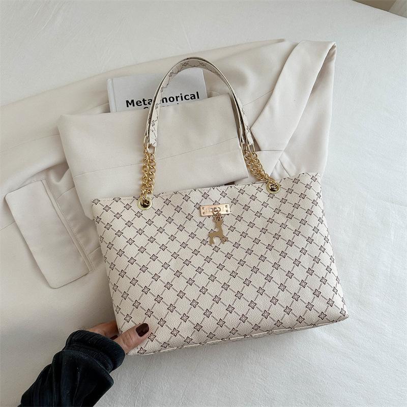 2026 Women s Retro Chain Shoulder Tote - Fashionable, Large Capacity Handbag for Commuters белый
