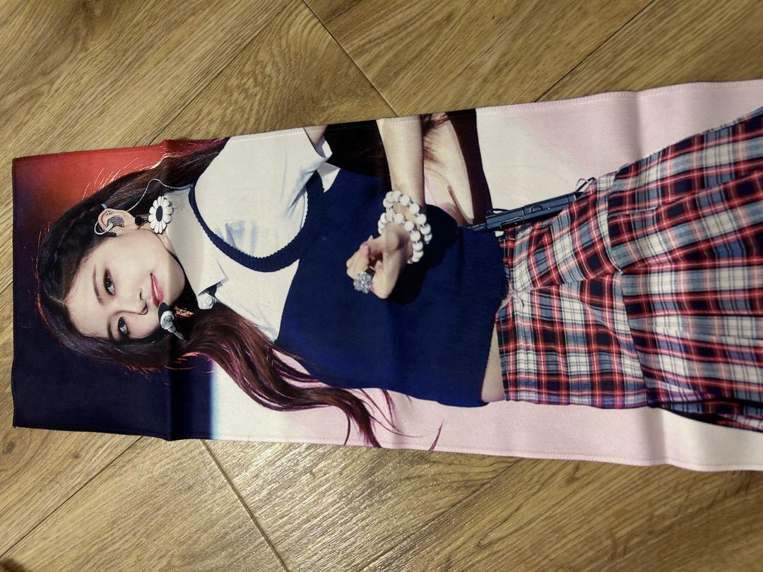 

[USED] BLACKPINK Rosé Slogan