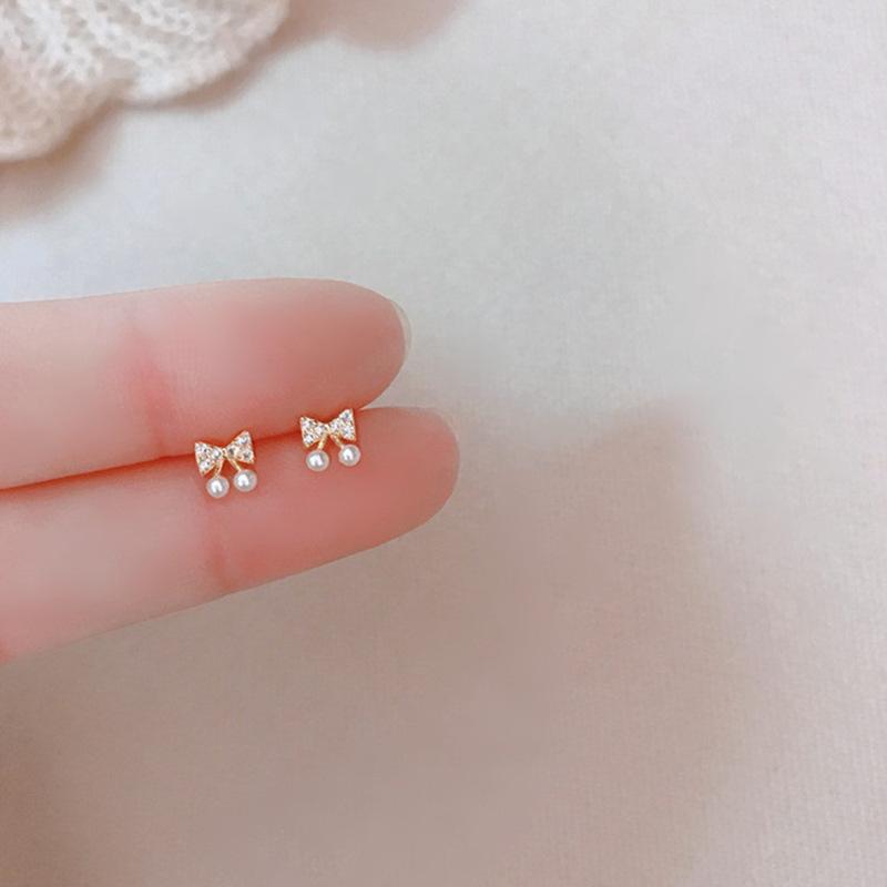 Compact and Exquisite Bow-shaped Earrings for Women, Featuring A Light Luxury Style and High-end Ear Jewelry.