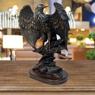 1 szt. Statua Orła Rzeźba z Żywicy Realistyczna Figurka Orła z Wyciągniętymi Szponami i Skrzydłami Biuro Goth Dekor Odpowiedni do Gabinetu