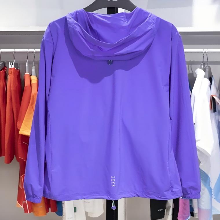 Li Ning Υπαίθριο Άνετο Casual Αθλητικό Αντιανεμικό Μπουφάν με Κουκούλα Ανδρικό Εξωτερικό Ρούχο Φθορίζον-Αστροειδές-Μοβ AFDT185-15