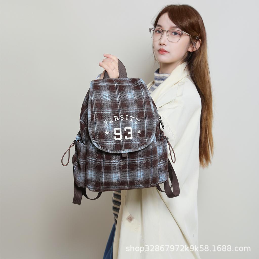 A Niche Retro Checkered Backpack for Women, A Casual Schoolbag for Autumn and Winter
