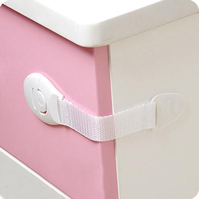 Sicurezza dei bambini – Serrature e cinghie per armadi