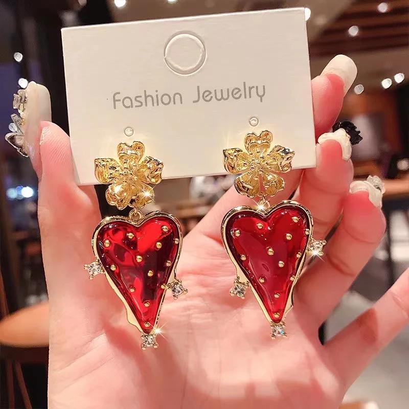 Retro Exaggerated Baroque Love Strawberry Women's Earrings Fashion New Fruit Series Leisure Holiday Jewelry Ear Accessories