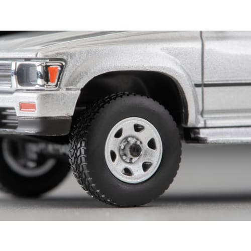 Tomytec Tomica Limited Vintage Neo LV-N256c Toyota Hilux 4WD Pickup Double Cab SSR Silver 1991 Model (Assembled) 333197