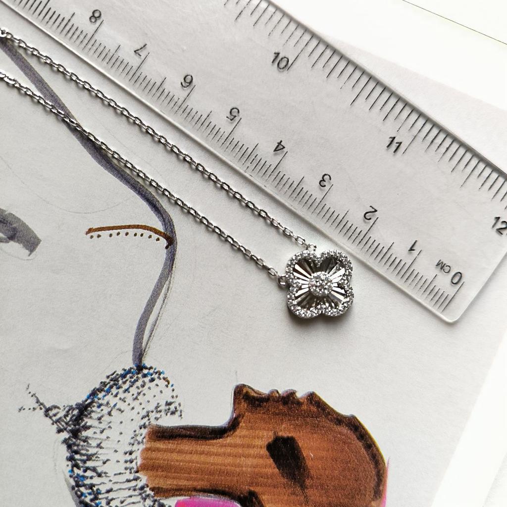 Серебряное колье с фианитами, вес изделия 4,15 гр (2182658)