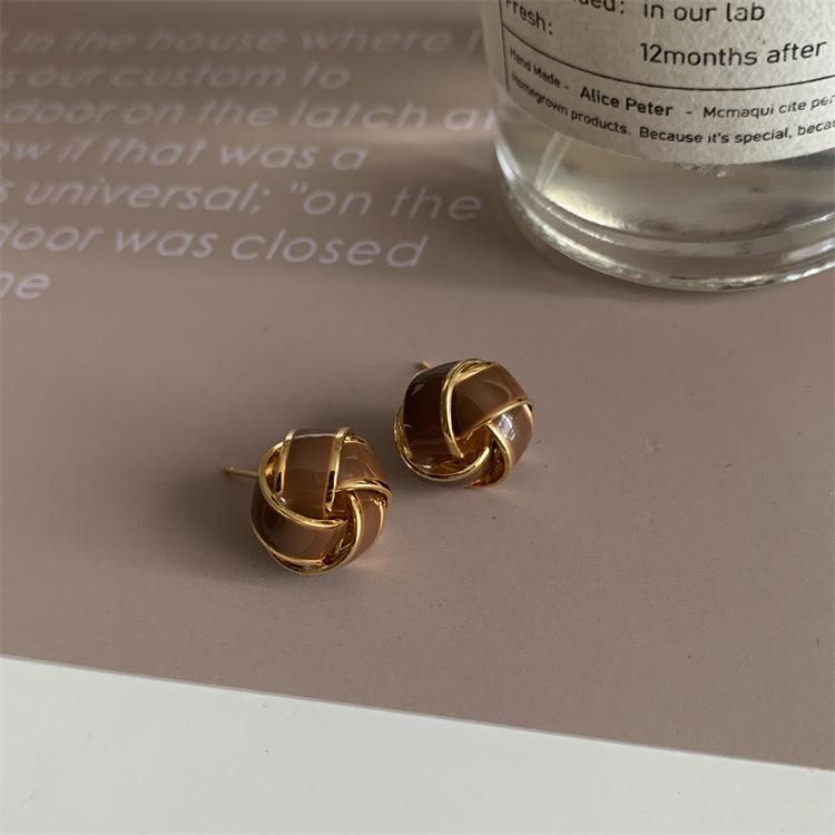 Love oval geometric earrings Maillard fashion high-end stud earrings niche temperament light luxury earrings