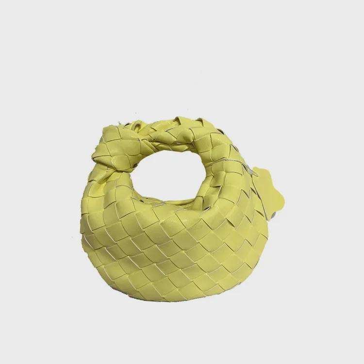 Ručně vyráběné dámské mini knedlíčkové taštičky - elegantní ručně tkaný design croissantu